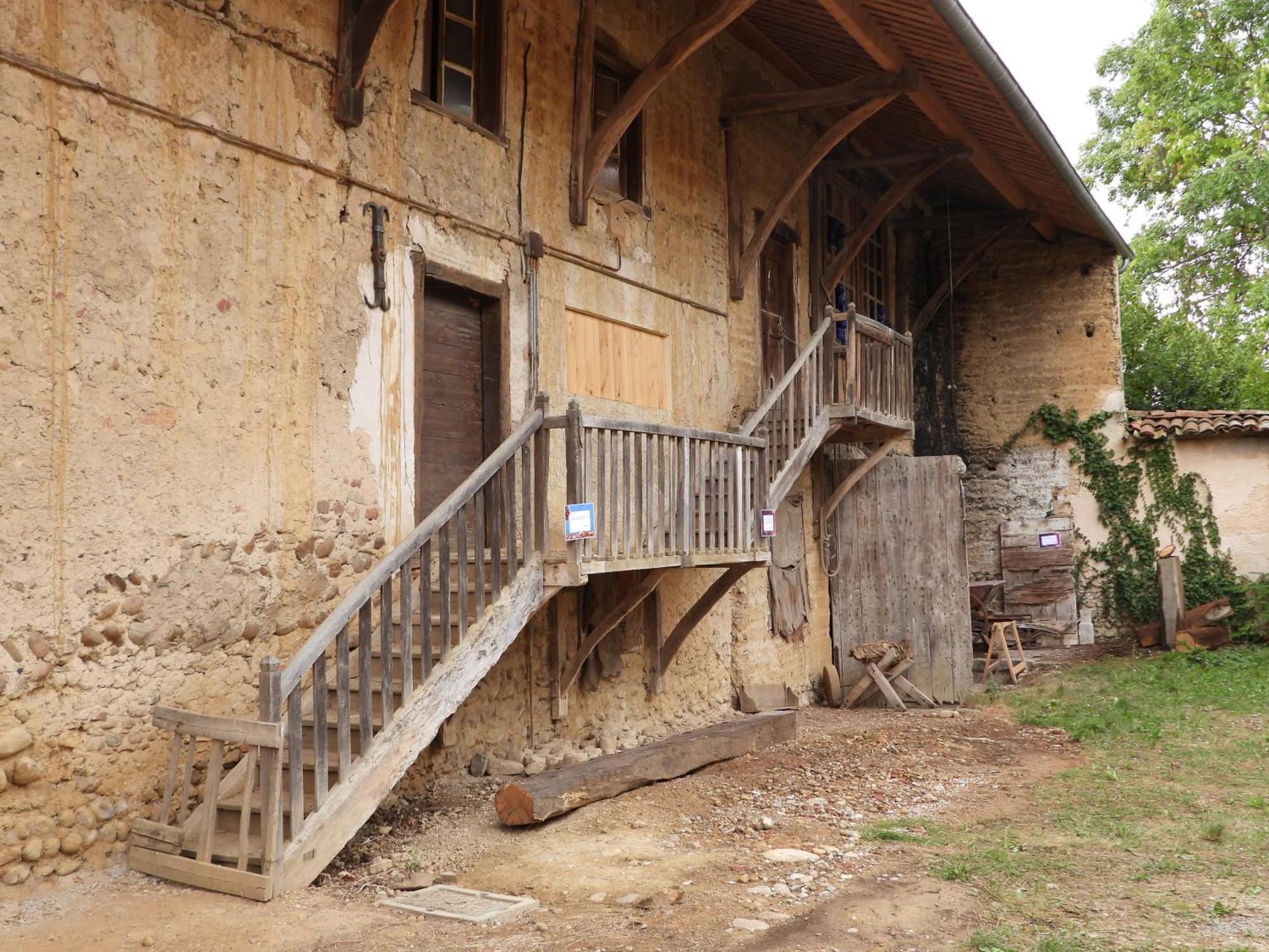La Ferme De Berlioz Aparthotel La Cote-Saint-Andre Exterior photo