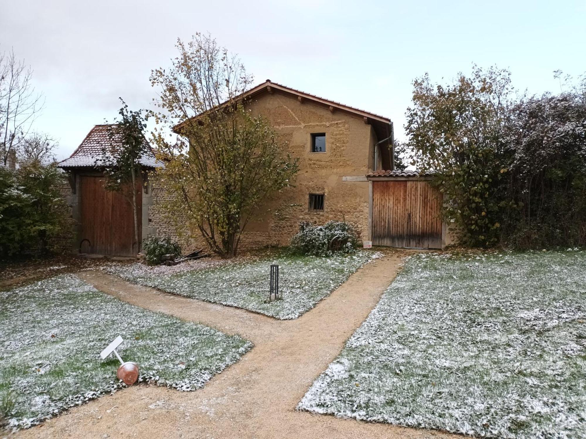 La Ferme De Berlioz Aparthotel La Cote-Saint-Andre Exterior photo